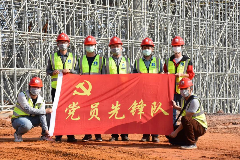 疫情期間，項(xiàng)目黨員領(lǐng)導(dǎo)靠前指揮推進(jìn)復(fù)工復(fù)產(chǎn).jpg